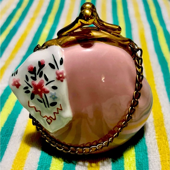 Hallmark Other - COPY - VINTAGE RETIRED! American girl Samantha bank purse by hallmark.